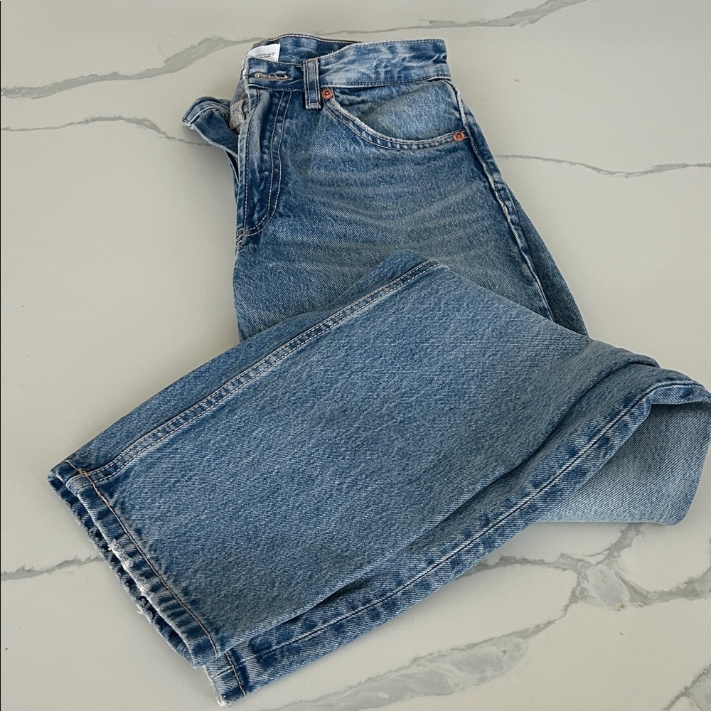 Women’s Zara straight leg Denim Jeans